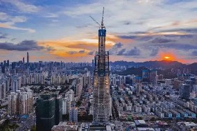 旭東圍擋廠家祝賀，深圳又一高樓388米 順利封頂 ！